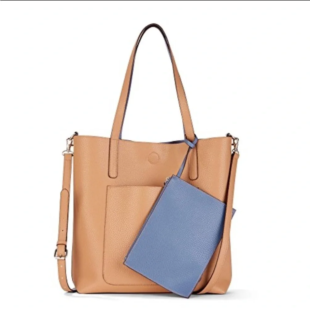 Vegan reversible carryall with a removable pouch tan/light blue